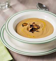 Crema de garbanzos con puerro y setas
