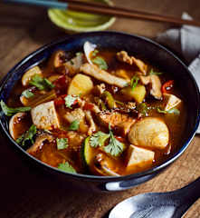 Scharfe Gemüsesuppe mit Bohnenpaste (大酱汤)