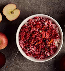 Insalata di riso basmati con frutta e verdura