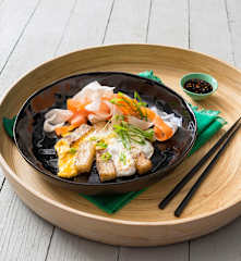 Bot chien (rice flour cake) with pickled vegetables