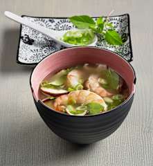 Sauer-scharfe Garnelensuppe