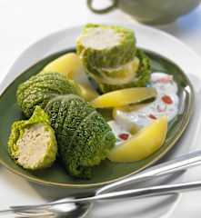 Wirsingrouladen mit Geflügelhack