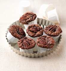 Schoggi-Muffins mit Pekannüssen