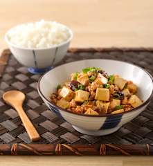 香辣碎肉豆角蓋飯