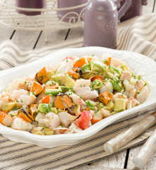 Salpicón de mero con endibias y aguacate