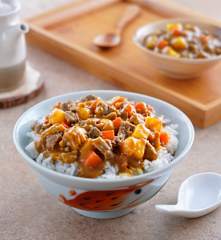 日式咖哩牛肉蓋飯