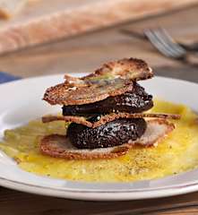 Mousse de chocolate al aceite de oliva y carpaccio de piña