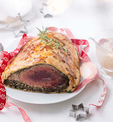 Atún Wellington con salsa de piquillos
