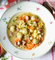 Rindfleischsuppe mit Markklößchen