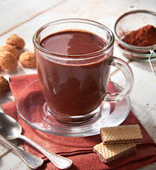 Gorąca czekolada z ciastkami amaretti