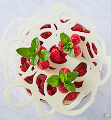 Garabateado de frambuesa y chocolate blanco