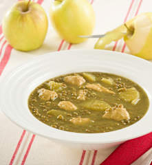 Lentejas al curry con pollo y manzana