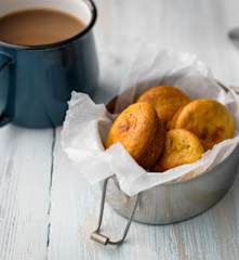 Mini muffin alle carote, mele e semi di chia