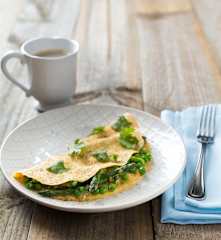 Omelette mit Spargel und Erbsen