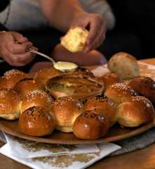 Mont d'Or et brioche