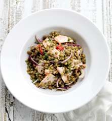 Lenticchie con bocconcini di salmone