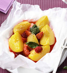 Papillote de pêches aux fruits rouges