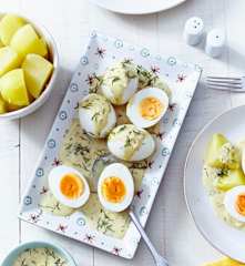 Senfeier mit Kartoffeln