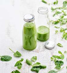 Sumo de abacaxi e espinafres