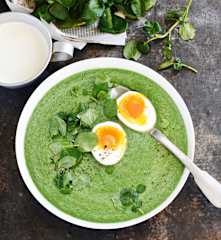 Soupe de cresson aux œufs mollets