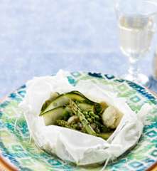 Papelotes de pescada com legumes verdes