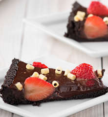 Tarta de chocolate y fresas