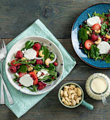 Salad with Goat's Cheese and Toasted Cashew Dressing