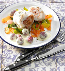 Fischrouladen mit Gemüse-Bandnudeln