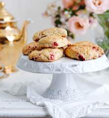Scones de laranja e framboesa