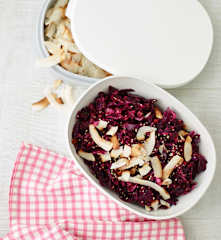 Rotkohlsalat mit Kokos-Chips