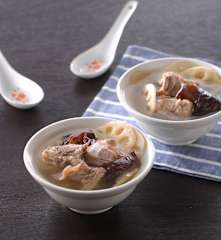 木耳蓮藕排骨湯