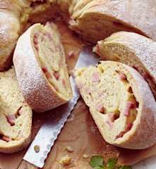 Tortano mit Schinken und Taleggio