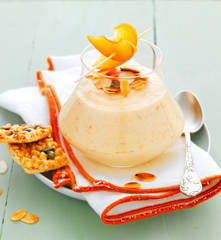 Mousse d'abricot aux amandes