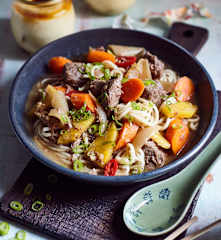 Suppenfleisch mit Ananas und Eierpudding mit karamellisierten Äpfeln (菠萝红烧牛腩和苹果布丁)