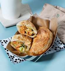 Empanadillas mit Gemüse-Käse-Füllung