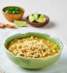 Caldo de pollo de la abuela