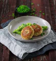 Faschierte Laibchen mit Erbsenpüree (vegan)