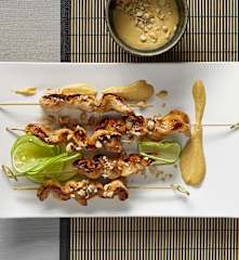 Hühnerspießchen mit Erdnusssauce