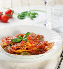 Ravioli alla cernia con sugo di pomodoro al basilico
