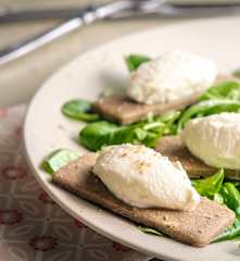 Sablés au sarrasin, fromage de chèvre et miel