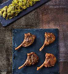 Lammkoteletts sous-vide mit Artischocken