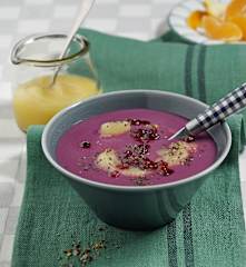 Rotkraut-Orangensuppe mit Apfelmus und Preiselbeeren