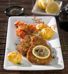 Wiener Schnitzel mit Sahnemöhrchen und Herzoginkartoffeln