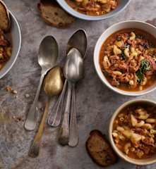 Sopa com pernil de porco fumado