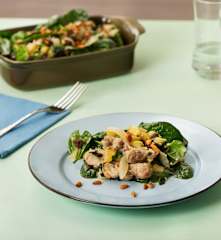 Kurczak ze szpinakiem, jabłkiem i rodzynkami