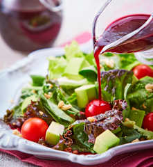 Ensalada verde con aderezo de jamaica