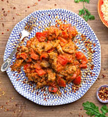 Vitello piccante con peperoni e prezzemolo