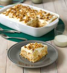 Postre en capas de bizcochos al caramelo