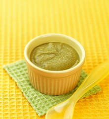 西兰花猪肝泥(10~12个月辅食)