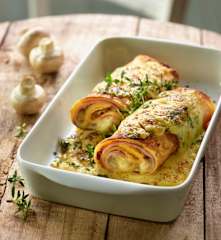 Pfannkuchenröllchen mit Schinken al forno